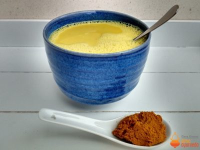 receta de leche dorada ayurvédica